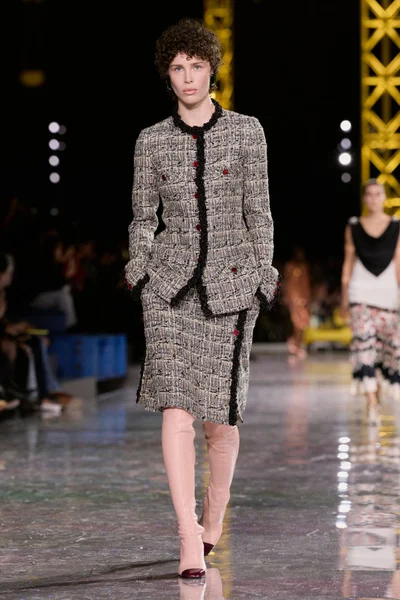 Look 60